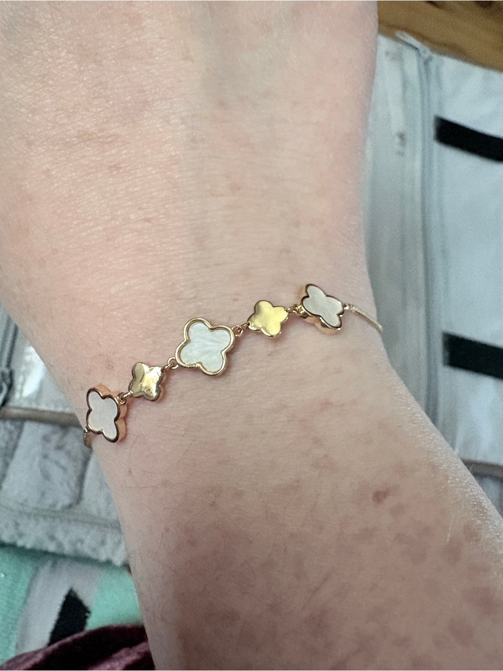Source Unknown Gold and White Clover Link Bracelet